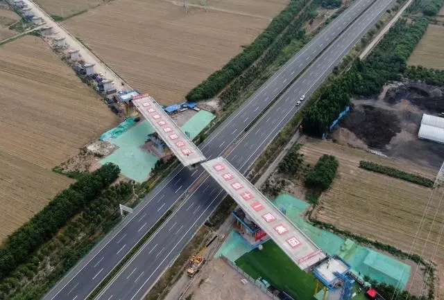 萬噸大橋成功轉(zhuǎn)體 西延高鐵加速建設(shè)